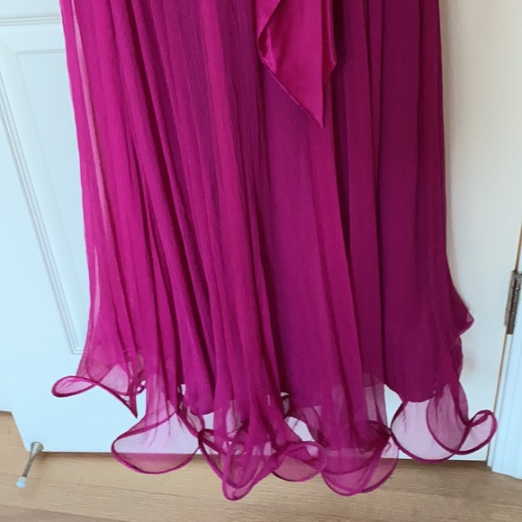 Tadashi Shoji gown in the color of the year 2023 -Ready for the “ Barbie Party”! - Picture 4 of 11